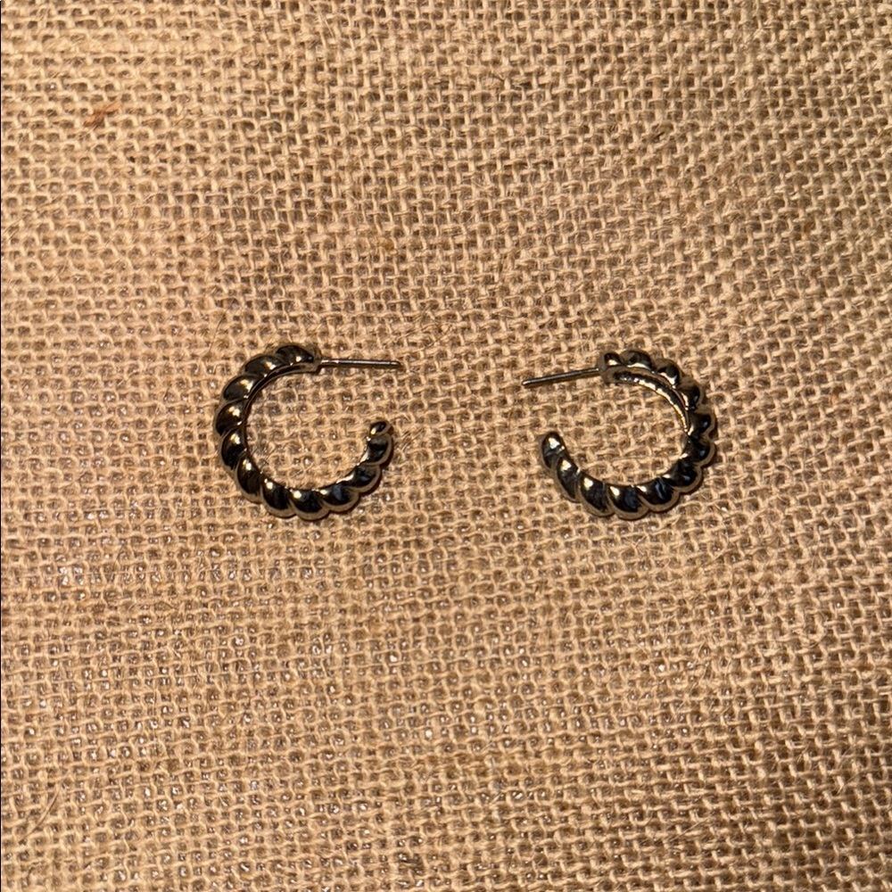 0.6in Silver Textured Hoop Earrings - Picture 3 of 6